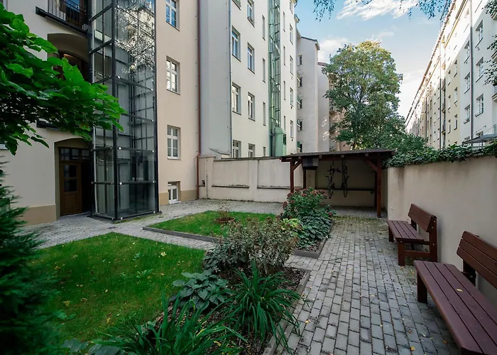 Dobrovskeho 30