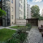 Dobrovskeho 30 Apartament