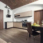 Dobrovskeho 30 Apartament *
