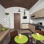 Dobrovskeho 30 Apartament *