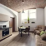 Dobrovskeho 30 Apartament