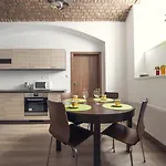 Dobrovskeho 30 Apartament