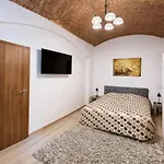 Dobrovskeho 30 Apartament