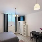 Dobrovskeho 30 Apartament *