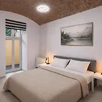 Dobrovskeho 30 Apartament *