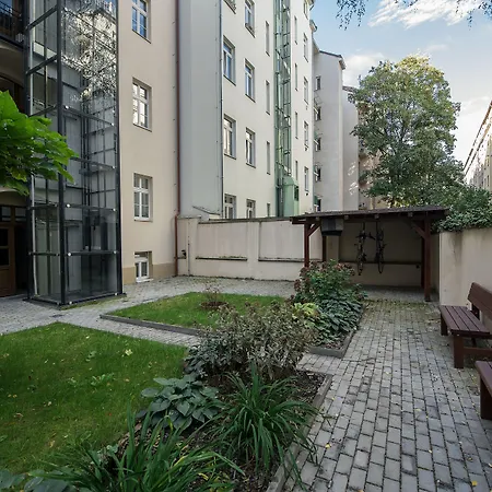 Dobrovskeho 30 Apartman