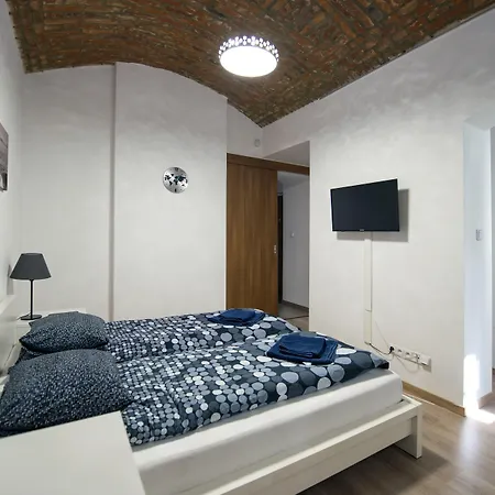 Dobrovskeho 30 Apartman *