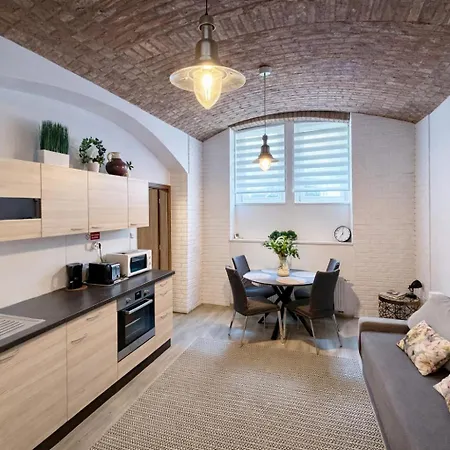 Apartament Dobrovskeho 30 *