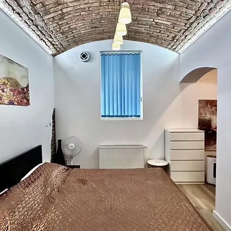 Dobrovskeho 30 *