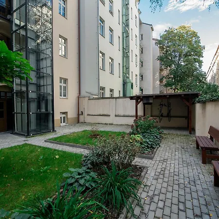 Dobrovskeho 30