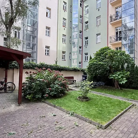 Dobrovskeho 30