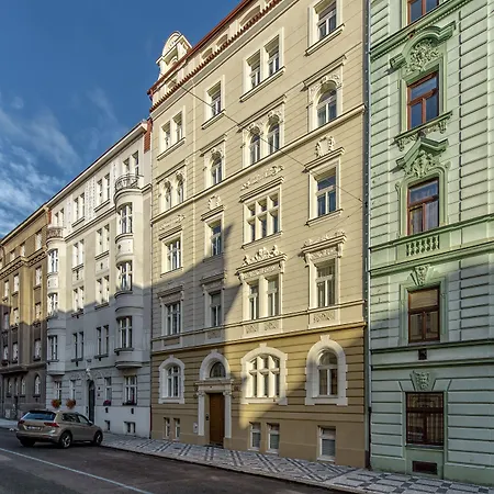 Dobrovskeho 30 Apartmán *