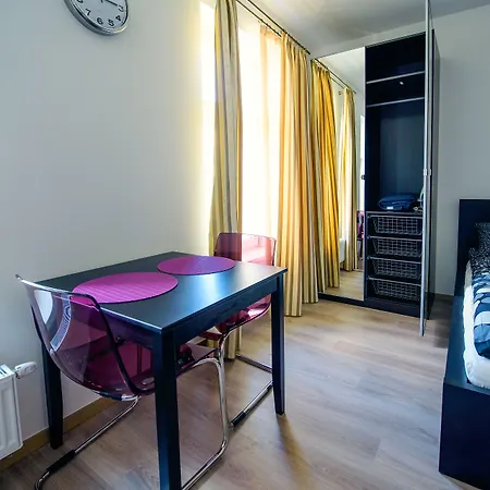 Dobrovskeho 30 Apartmán