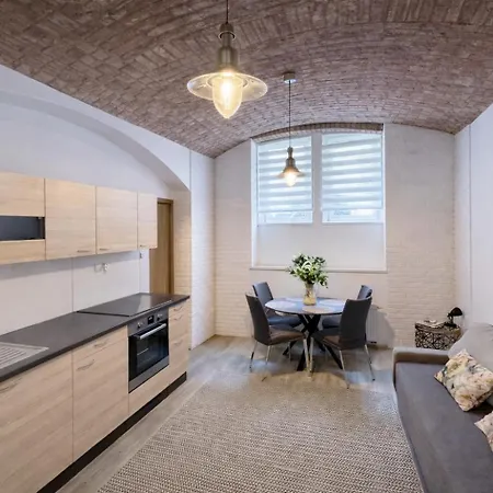 Apartmán Dobrovskeho 30 *