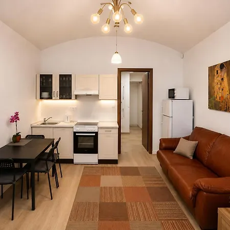 Dobrovskeho 30 Apartmán