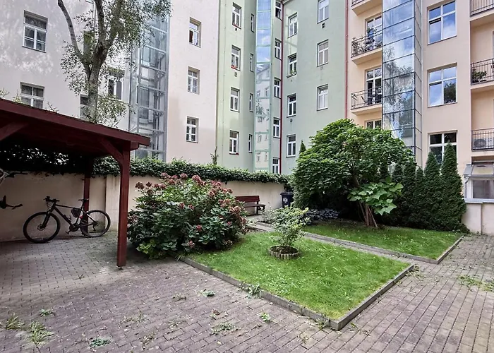 Dobrovskeho 30