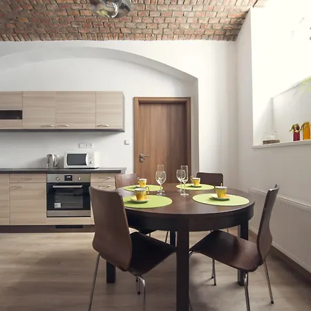 Dobrovskeho 30 Apartament